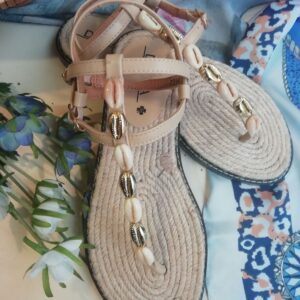 Μπεζ σανδάλι Doca 73145