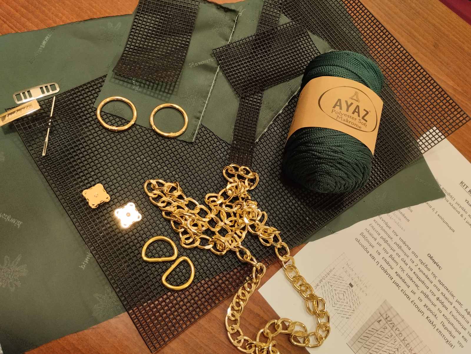 KIT κεντητής τσάντας κυπαρισσί με χρυσά αξεσουάρ(αλυσίδα 0.60εκ.)